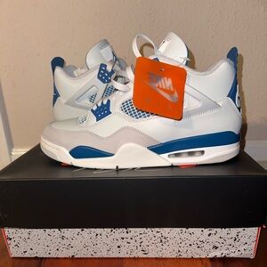 Nike Men’s' White & Blue Retro 4 Basketball Sneakers